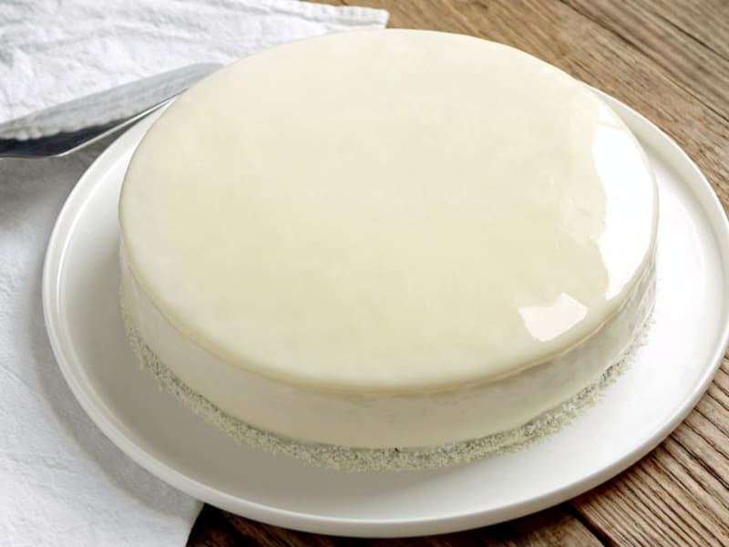 Glaçage miroir blanc et coloré : idéal pour glacer vos entremets - Recette  par Empreinte Sucree