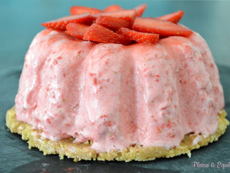 Gateau Mousseux Et Glace Aux Fraises Recette Par Plaisir Et Equilibre