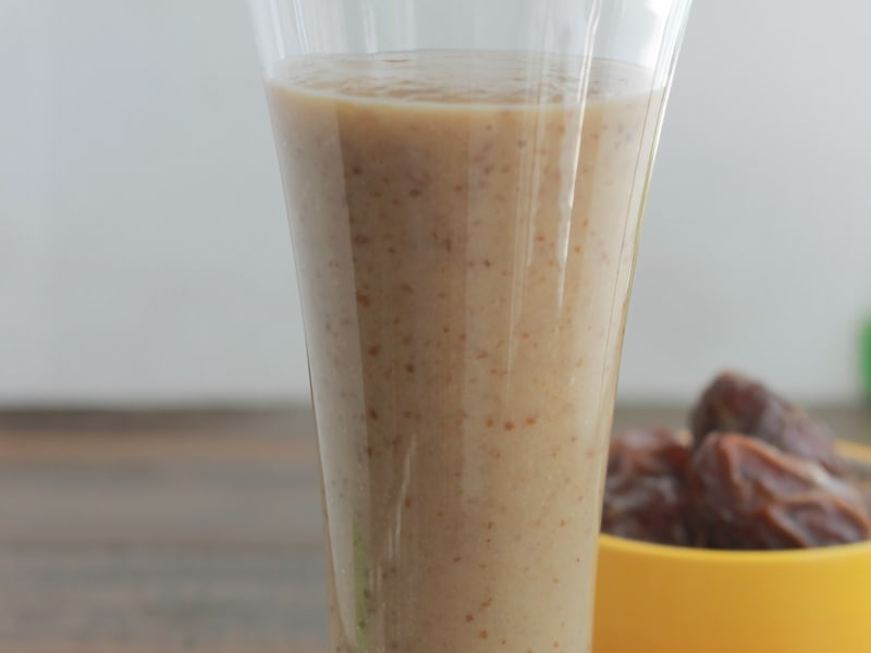 Smoothie Rafraichissant Aux Dattes Et Banane Parfumee A La