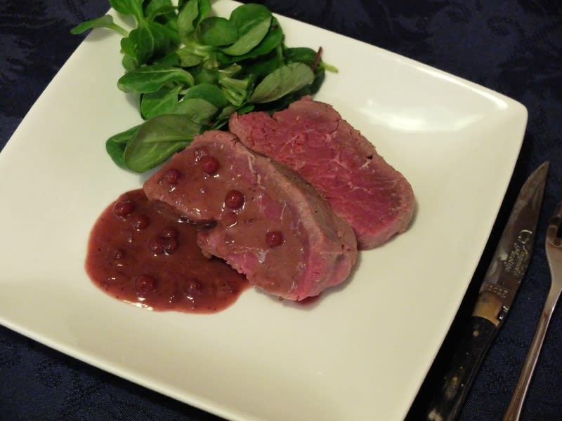 Plat De Steak D'autruche Rôti Avec Mini Sauce Kiwi Viande Aux