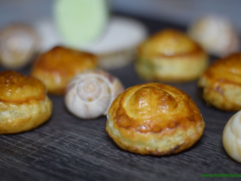 Escargots feuilletés à la crème et pépites de chocolat - Recette par Les  Gourmandises de Amela