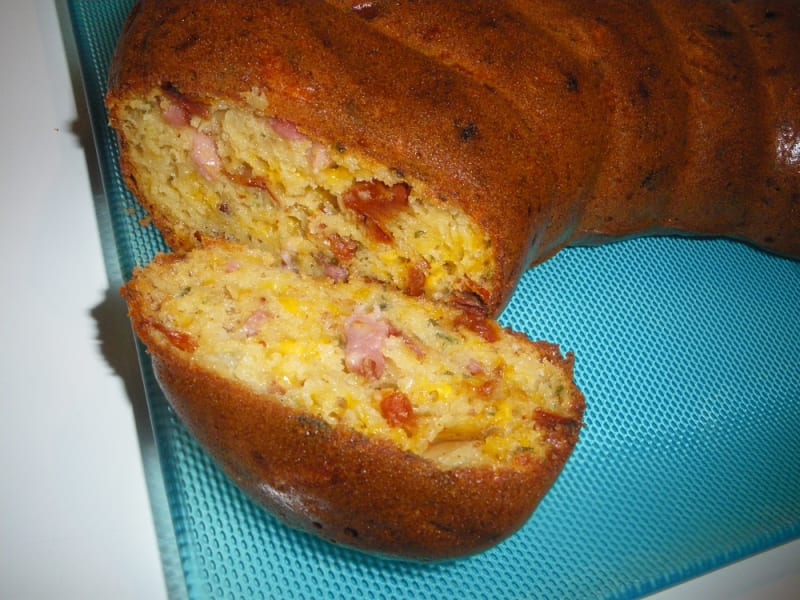 Cake Lardons Oignons Tomates Sechees Et Mimolette Recette Par