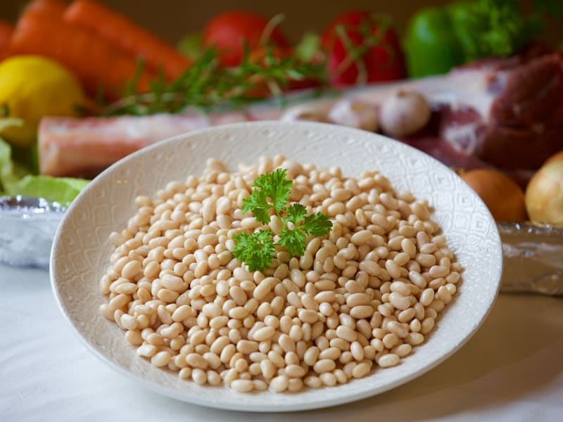 Haricots blancs, tomates et saucisse de Montbéliard