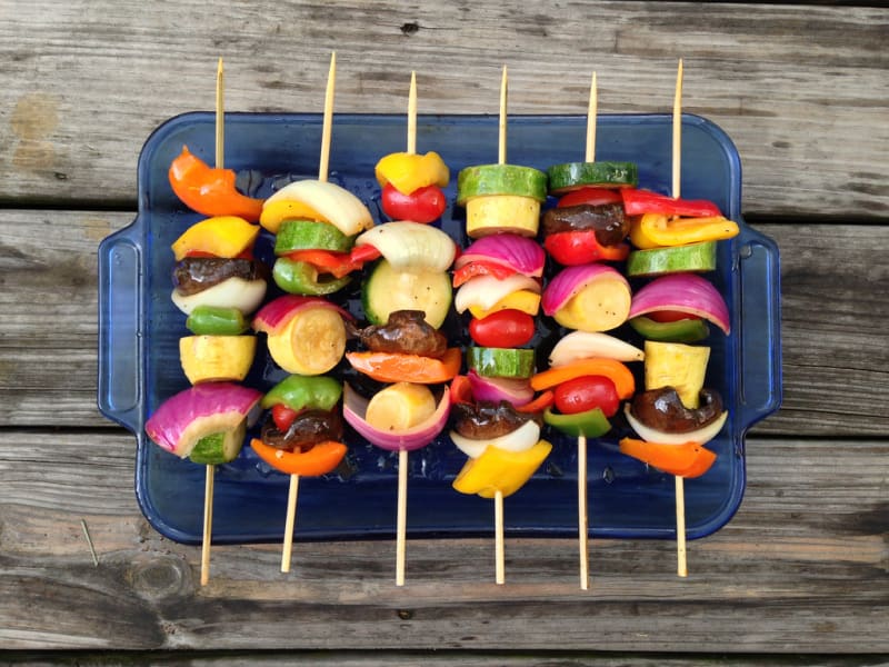 Un bel éventail de recettes de brochettes variées à griller au barbecue ou  à la plancha