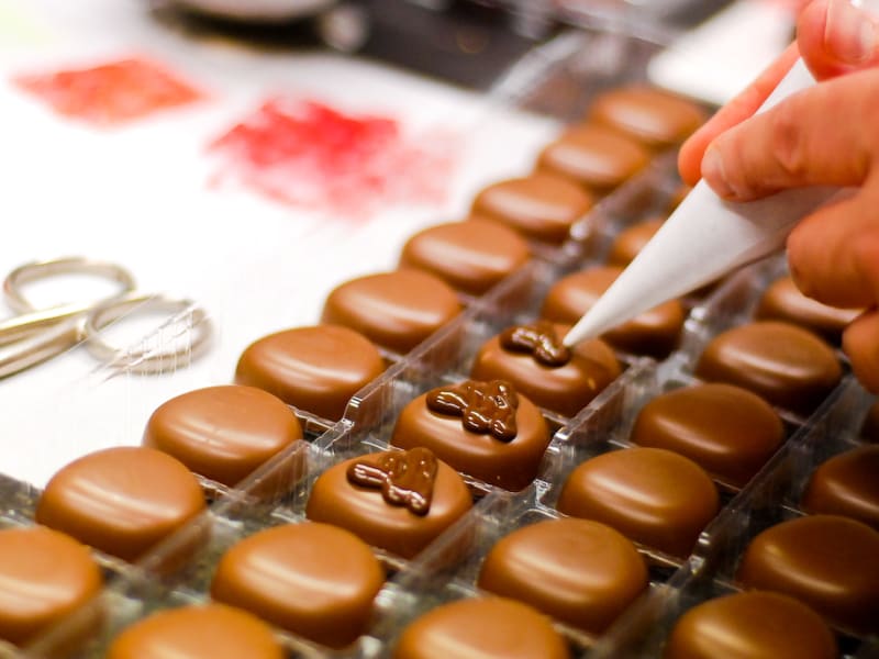 Noix bonbons chocolat ba — Photo éditoriale © kornienkoalex #118281946
