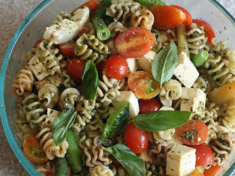 SALADE DE PATES ORZO / FETA / AMANDES / TOMATES SECHEES / OLIVES