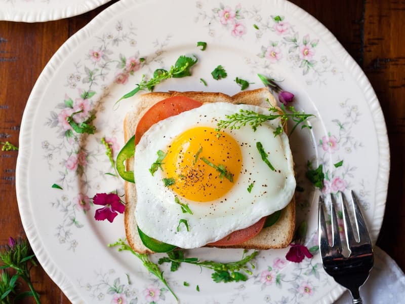 Oeufs au plat rapides : Recette de Oeufs au plat rapides