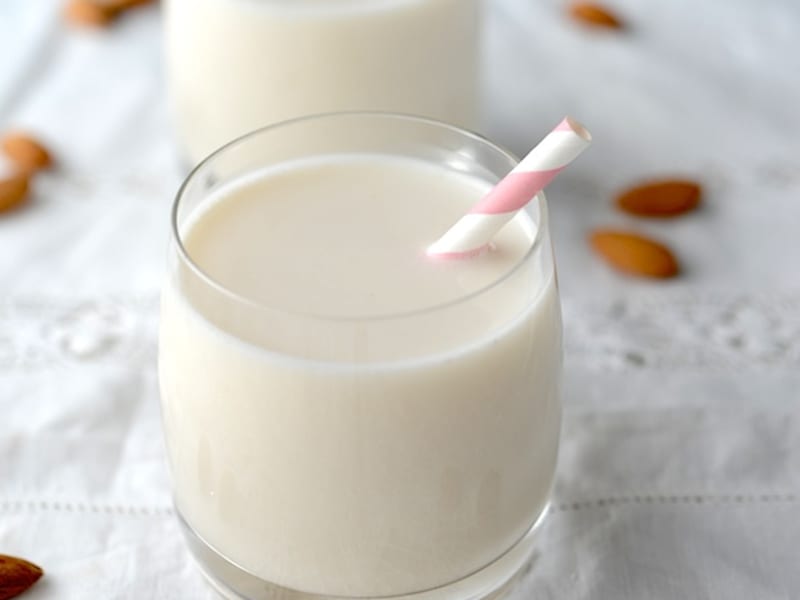 Le lait d'amande - Comment est-il fabriqué et de quelle manière l'utiliser  en cuisine ?