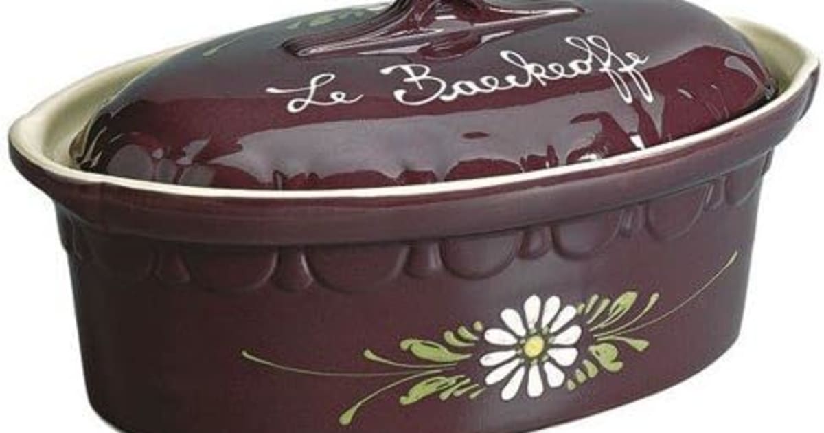 Ustensile de cuisine la terrine à baeckeoffe en terre cuite