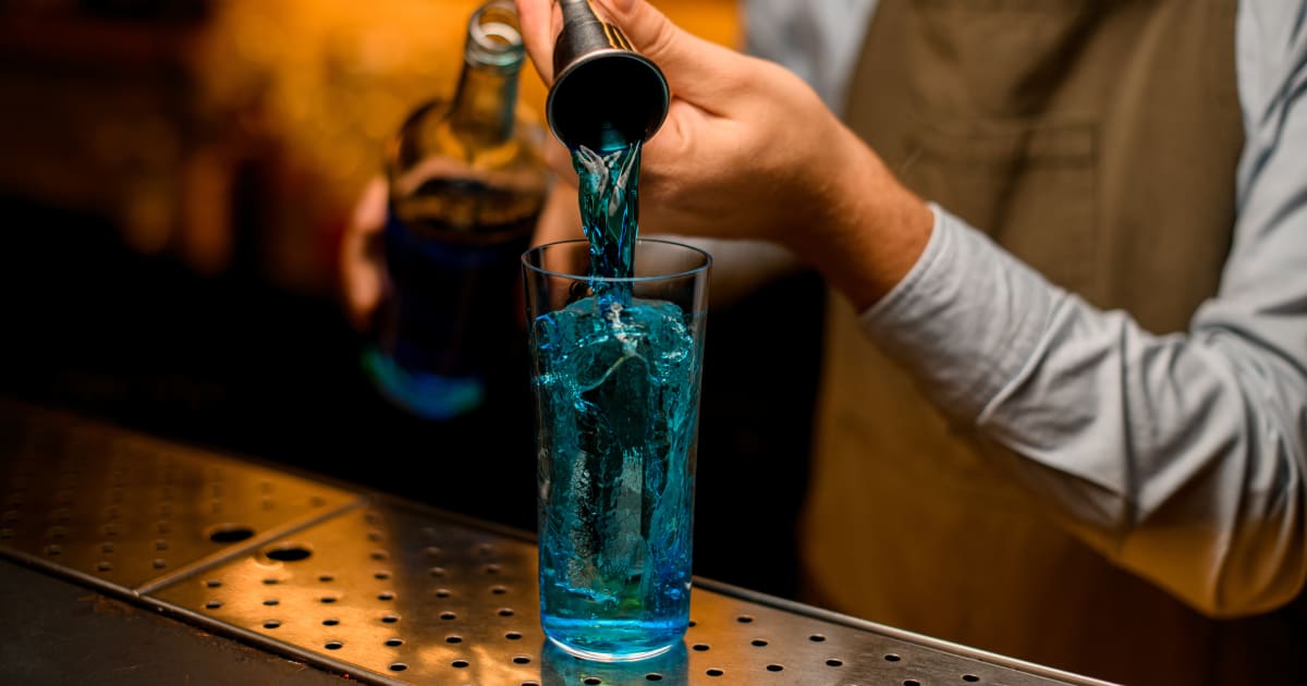 Ustensile pour vos cocktails : le doseur à cocktail double face pour barman  professionnel (jigger)