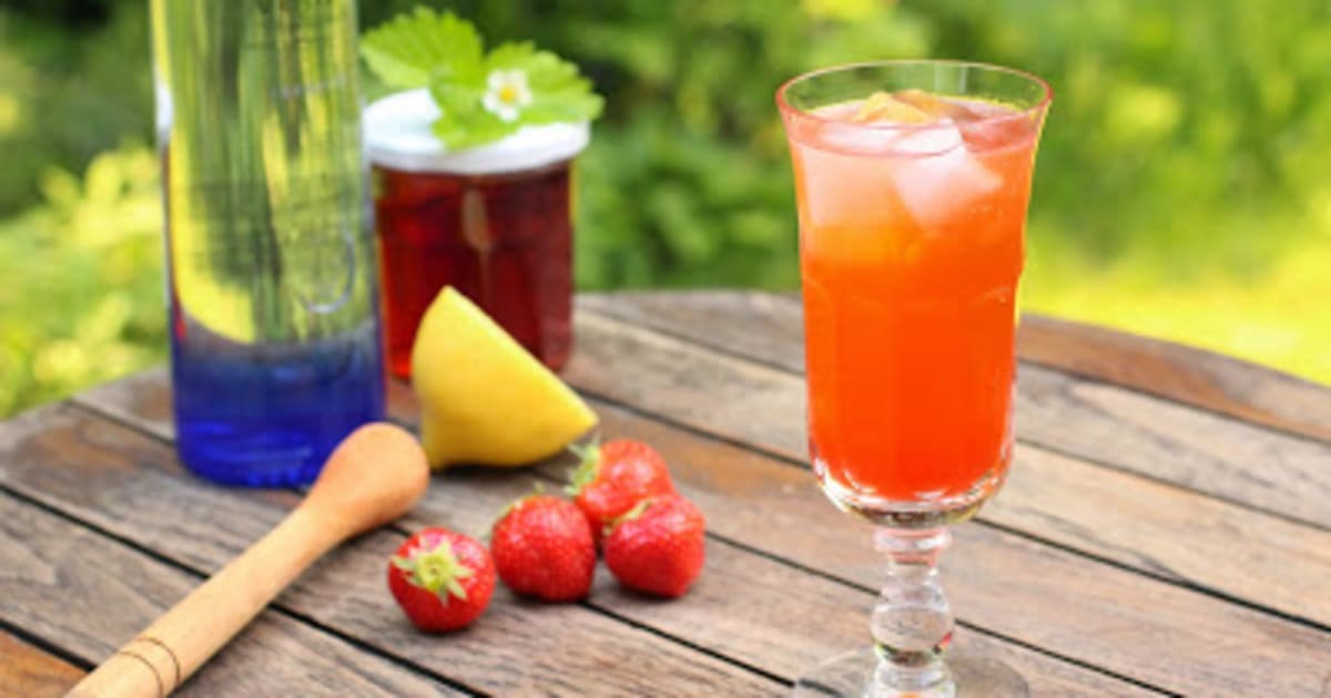 Cocktail 'Un Peu Fraise dans les Coings' - Recette par Un peu gay dans