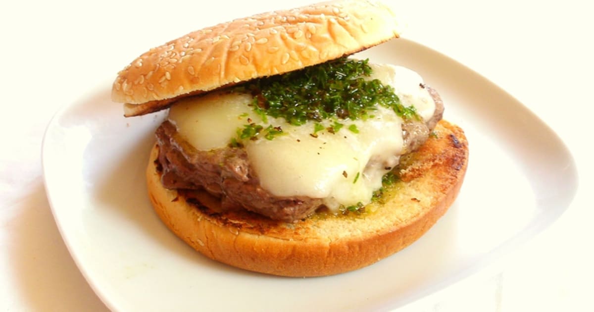 Hamburger Argentin au fromage italien provolone et chimichurri
