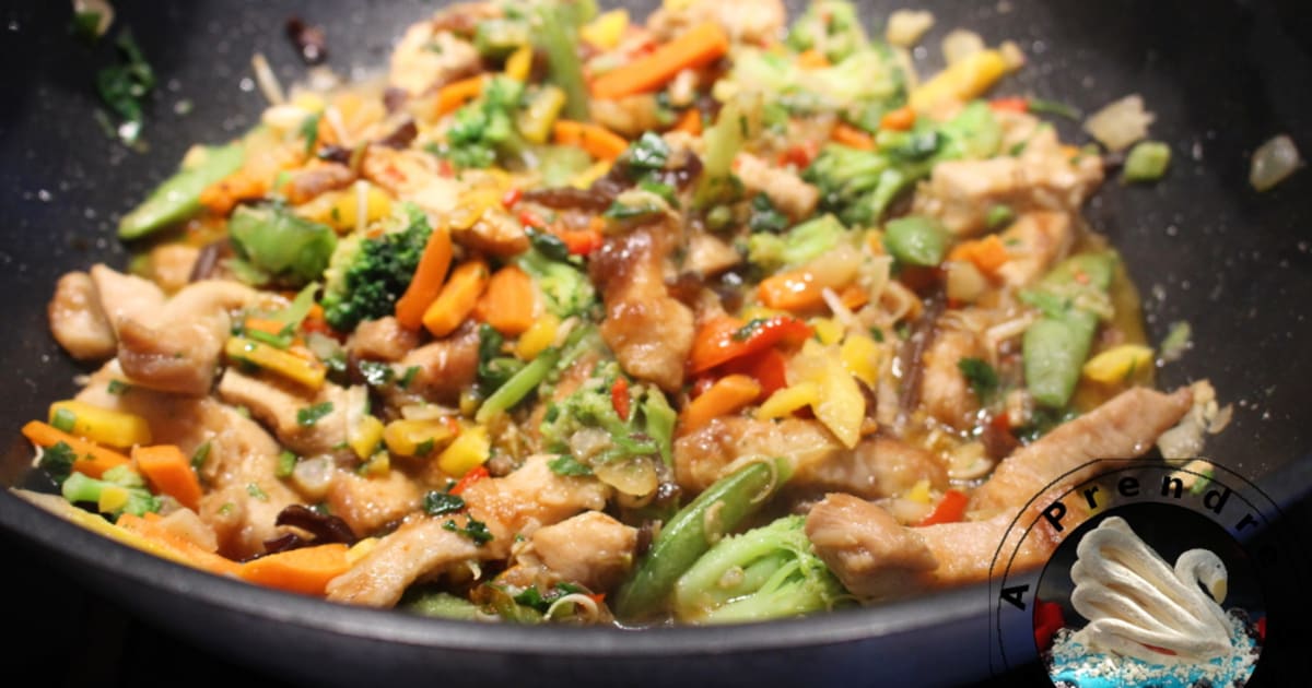 Wok de légumes et poulet façon thaï - Recette par A Prendre Sans Faim