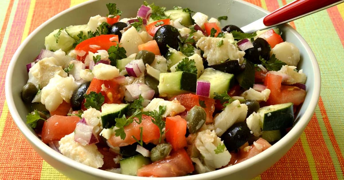Salade de morue olives tomates et concombre : recette Salade de morue