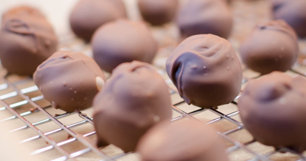 Bouchées de pâte d'amande au chocolat facile et rapide : découvrez les  recettes de Cuisine Actuelle