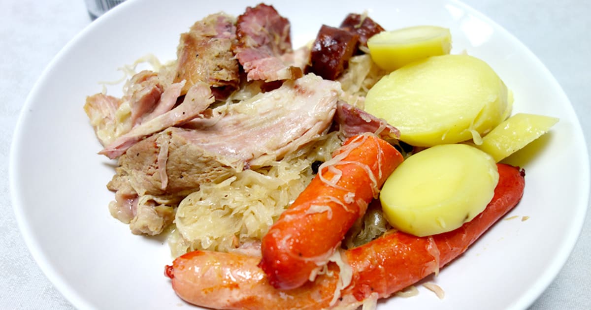 Recette la choucroute garnie au saucisson à l'ail - Marie Claire