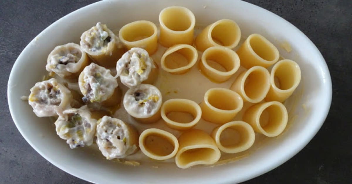 Italienne Pâtes Paccheri En Forme De Gros Tubes De La Campanie Et