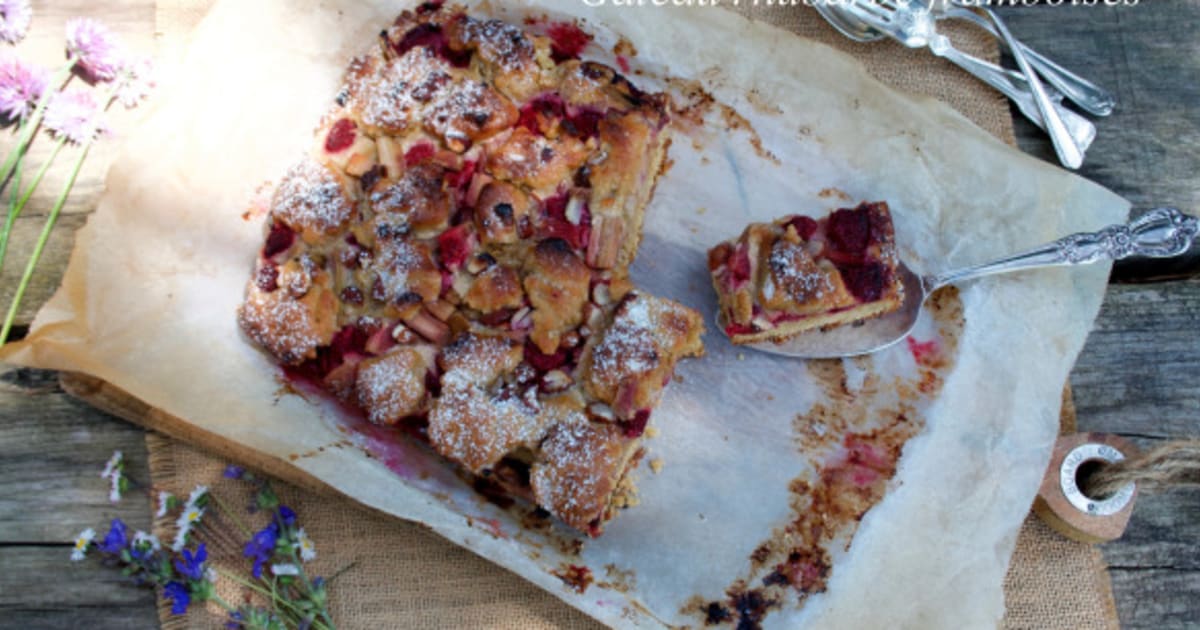 Gateau Crumble A La Rhubarbe Et Aux Framboises Recette Par Les Filles A Table