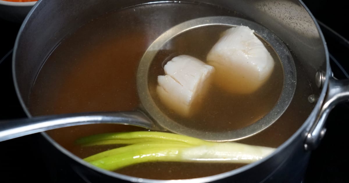 Bouillon dashi le bouillon de base de la cuisine japonaise (vidéo