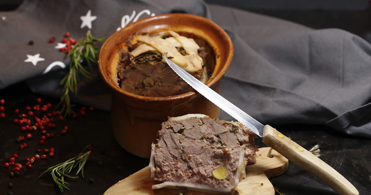Terrine de chevreuil aux noisettes, aux baies rouges et baies de