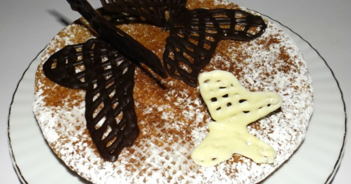 Gateau Au Chocolat Blanc Et Aux Fraises Recette Par Ca Ne Sent Pas Un Peu Le Brule La