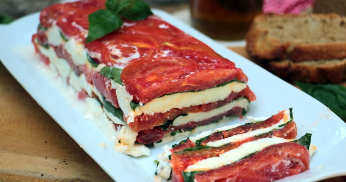 Terrine de tomate à la mozzarella et basilic terrine caprese