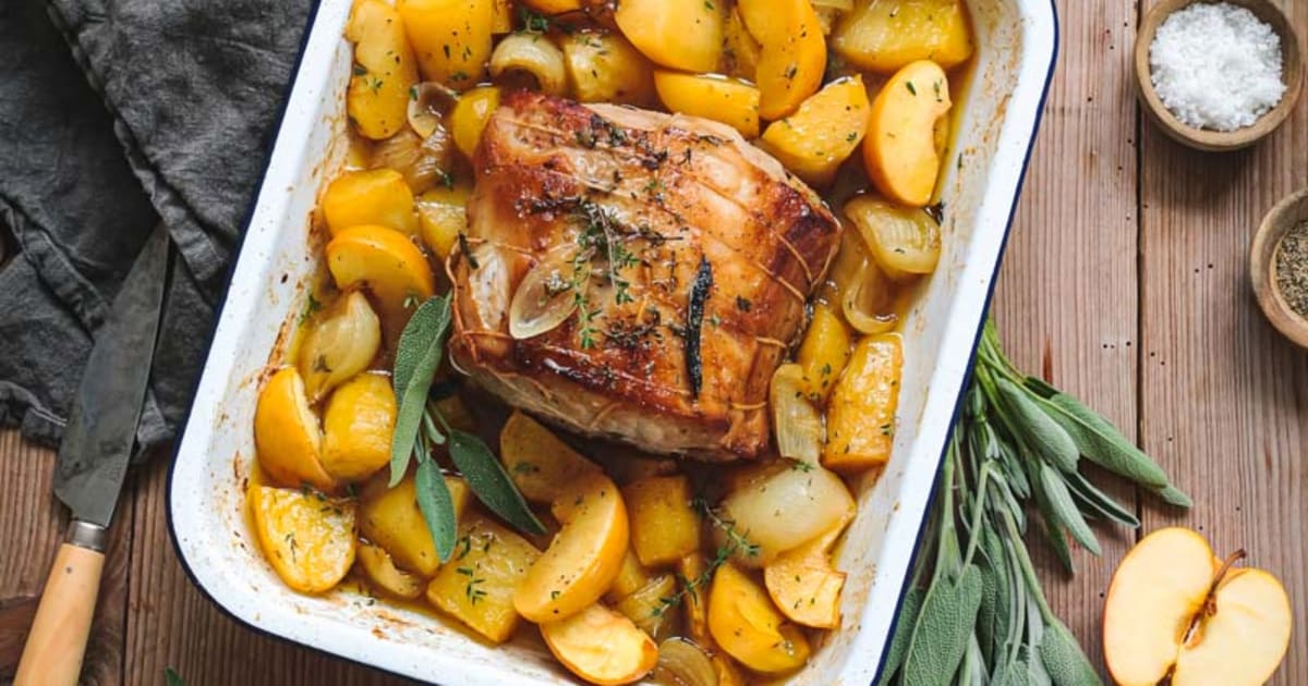 Rôti de porc boulangère aux pommes et pommes de terre - Recette par