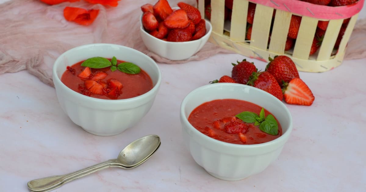 Soupe de fraises au basilic légèrement citronnée - Recette par La p ...