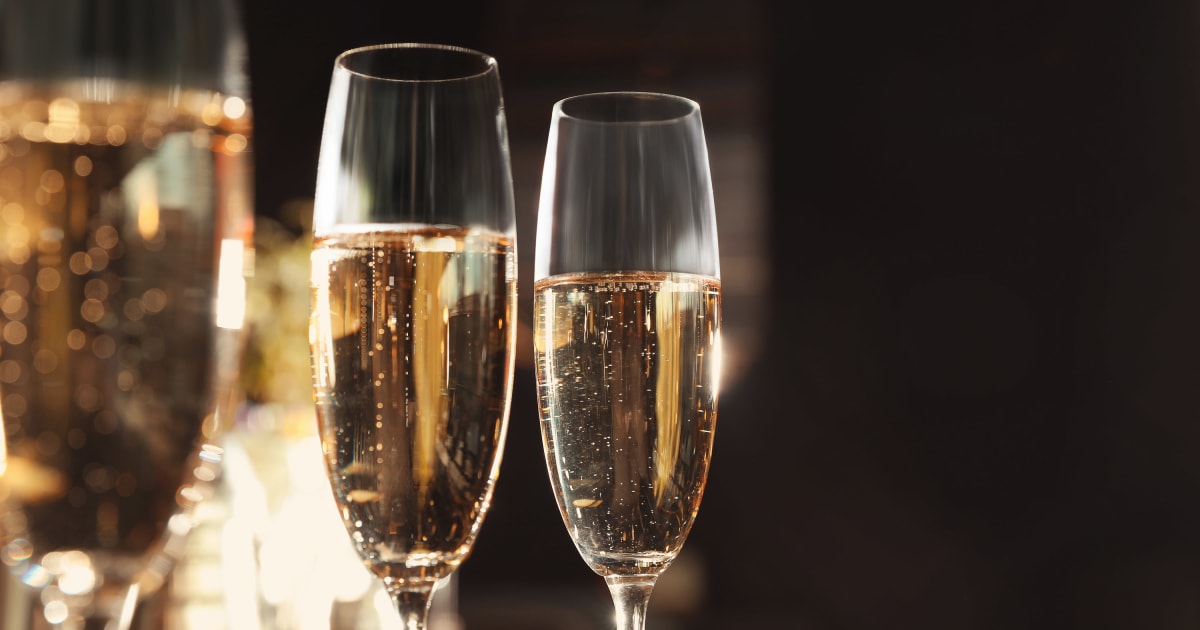 Champagne cocktail avec de l'Angostura bitter et du sucre Recette par