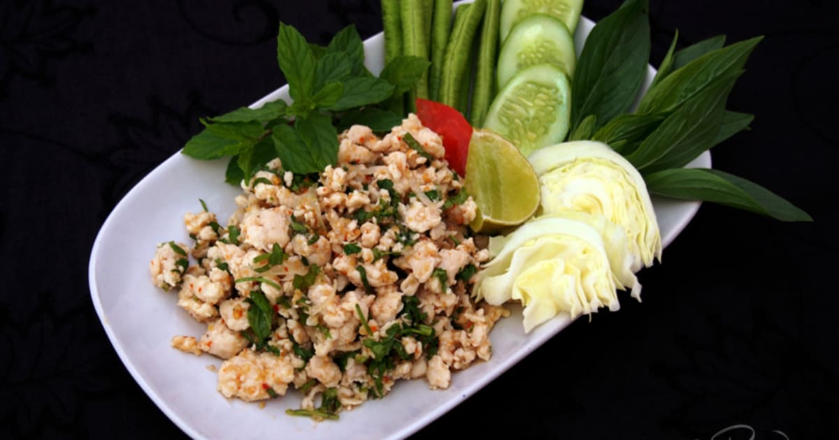 Laab kai une salade thaïe de poulet Recette par Au pays des piments