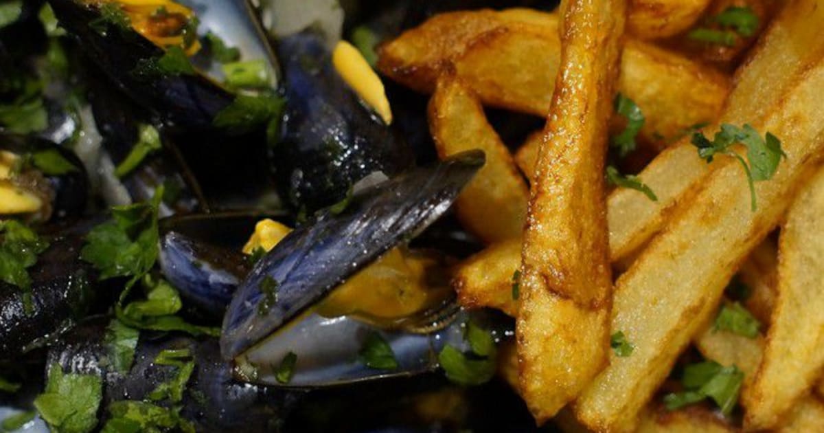 Moules marinière et frites fraîches, comme à la Braderie de Lille - Recette  par Chef Simon