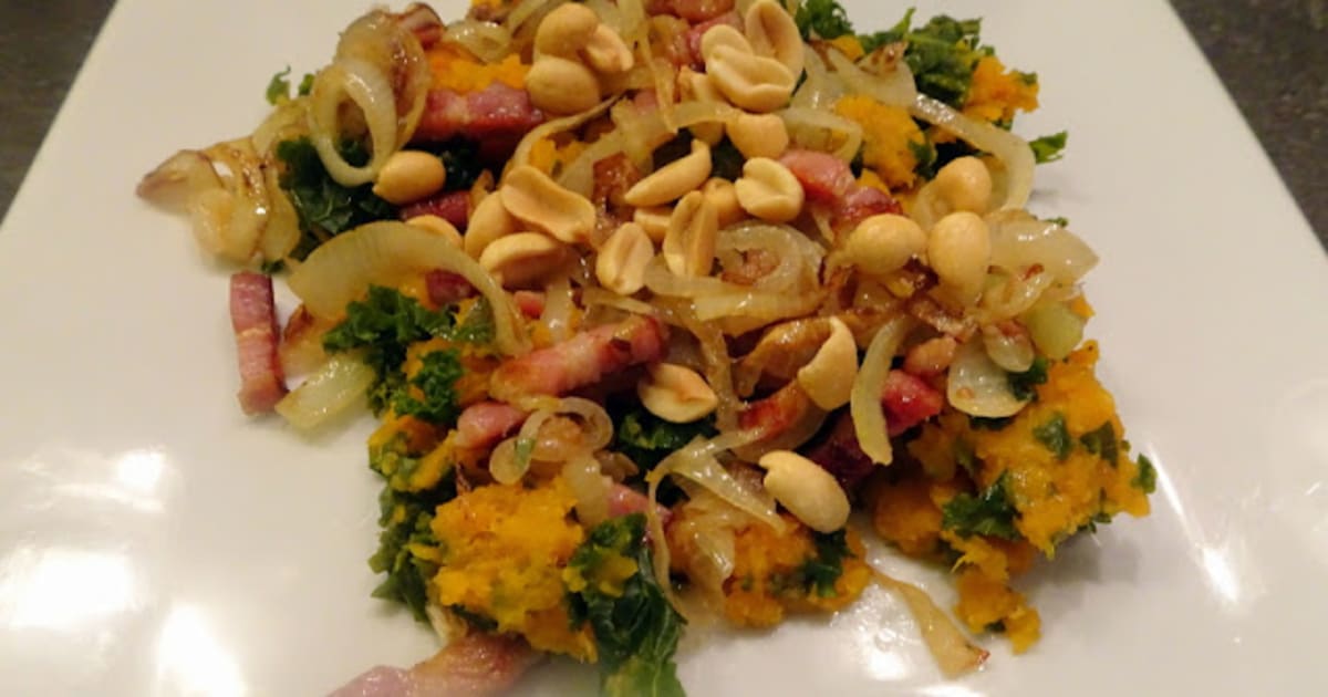 Recette de purée de patates douces au chou kale, lardons et cacahuètes