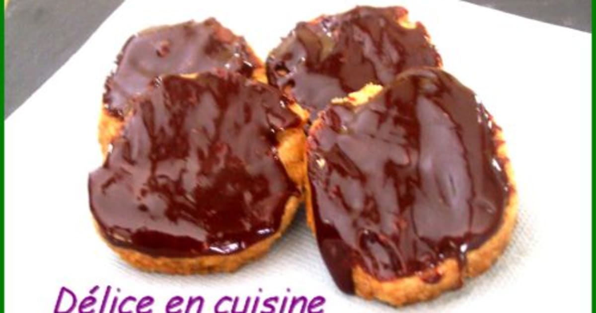 Sables A La Farine De Chataignes Figues Et Noisettes Nappes De Chocolat Au Lait Recette Par Delice En Cuisine