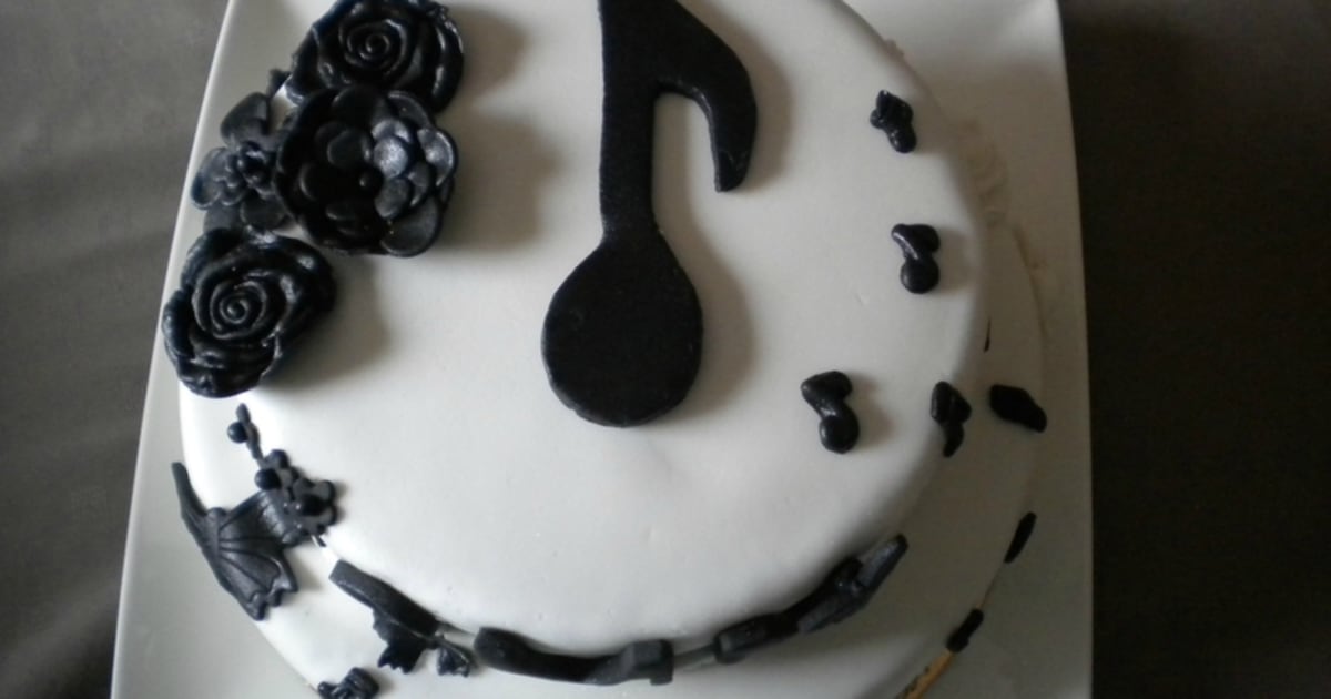 Gateau Notes De Musique En Noir Et Blanc En Pate A Sucre Recette Par Mimm