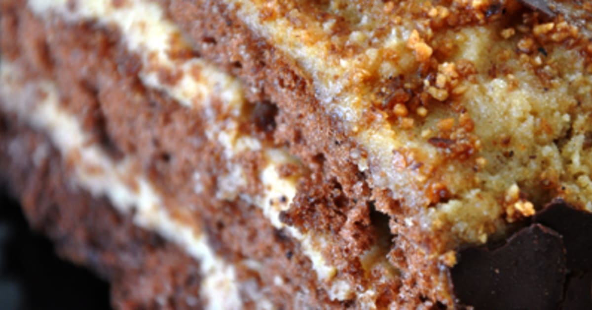 Genoise Au Chocolat Et Mousse De Mascarpone Au Praline Recette Par Niya