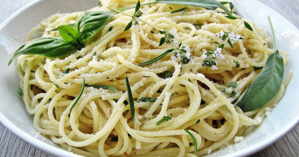 Spaghettini au beurre et aux herbes fraîches Recette par Barbara