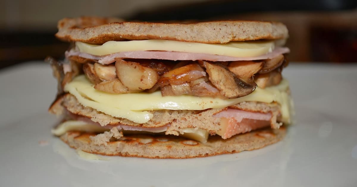 Gateau De Crepes Au Ble Noir Au Jambon Et Au Fromage Recette Par Confessions De 2 Foodaholic