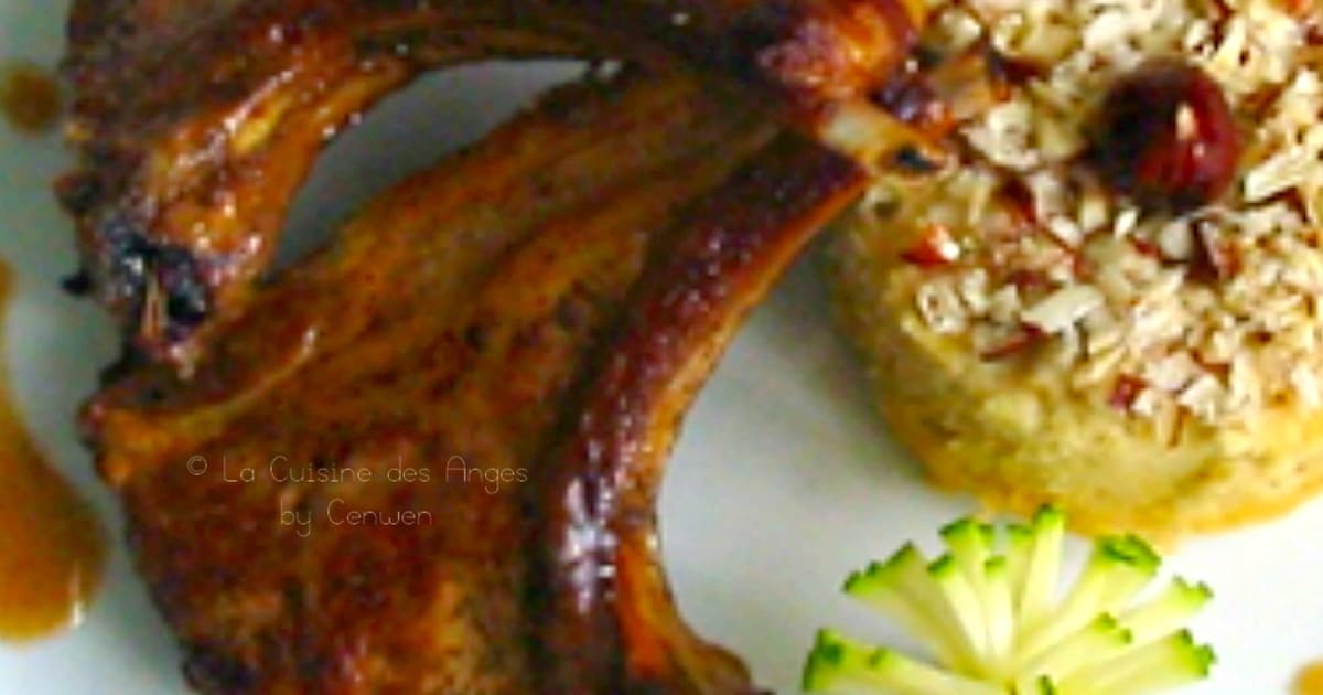 Côtes premières d’agneau à la poêle et flans de haricots blancs, ail et