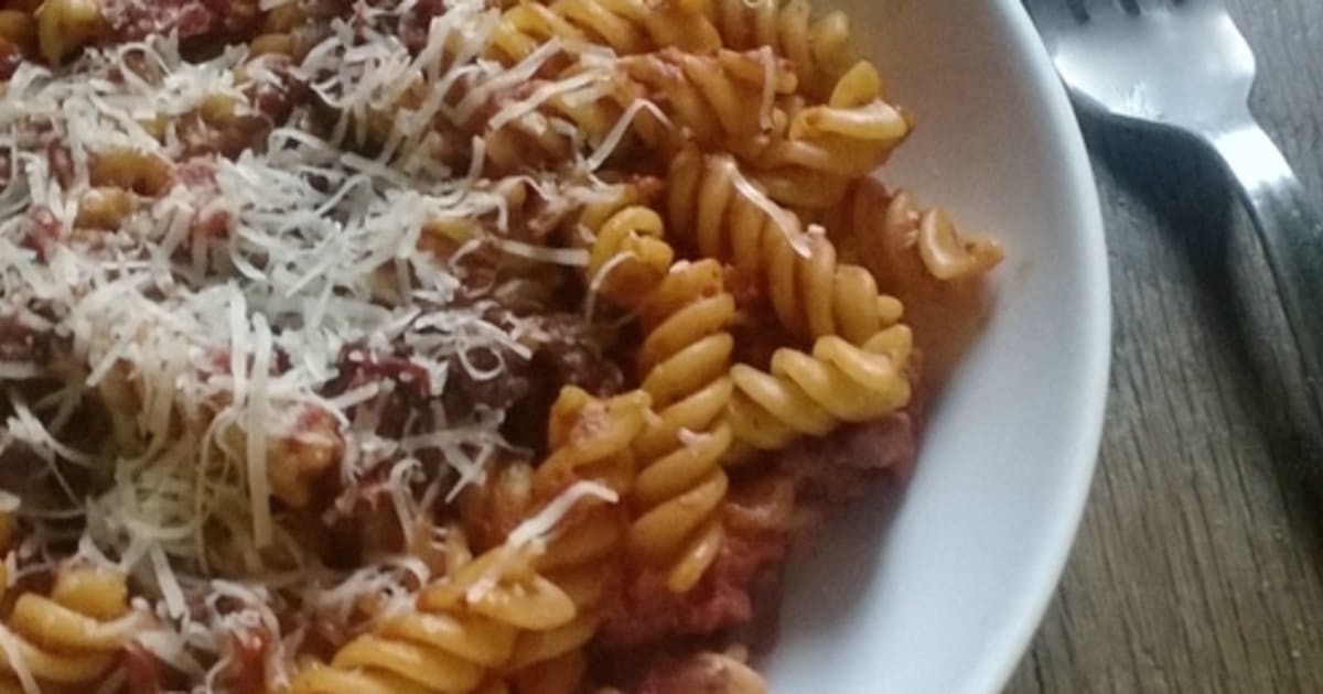 Recette Pâtes aux saucisses au vin rouge et tomates