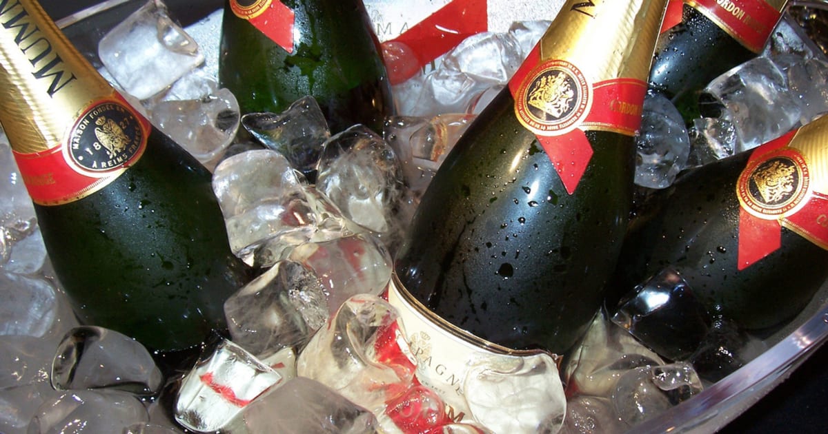 Repas de fêtes : les bouteilles de VIN à mettre sur votre table ! - V and B  - Blog