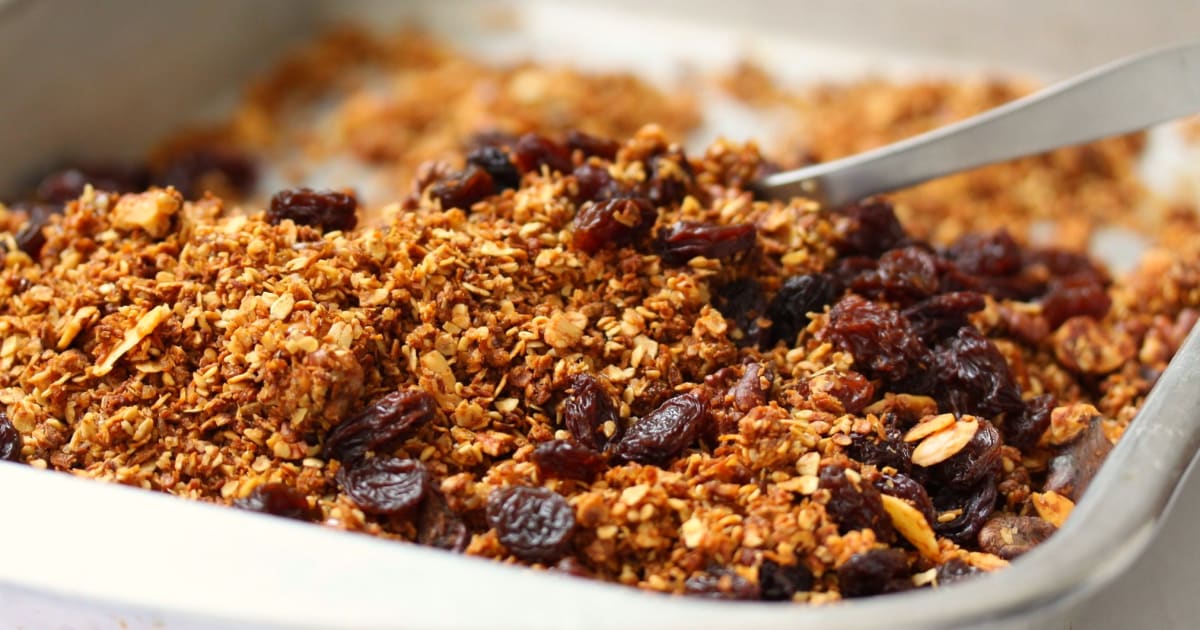 Chocolat de Noël au granola maison sans sucre raffiné, vegan, sans gluten,  sans lactose et pauvre en FODMAPs – Mes recettes saines et sans gluten, sans  lactose, sans sucre raffiné