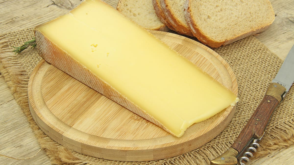 Abondance sur planche à découper