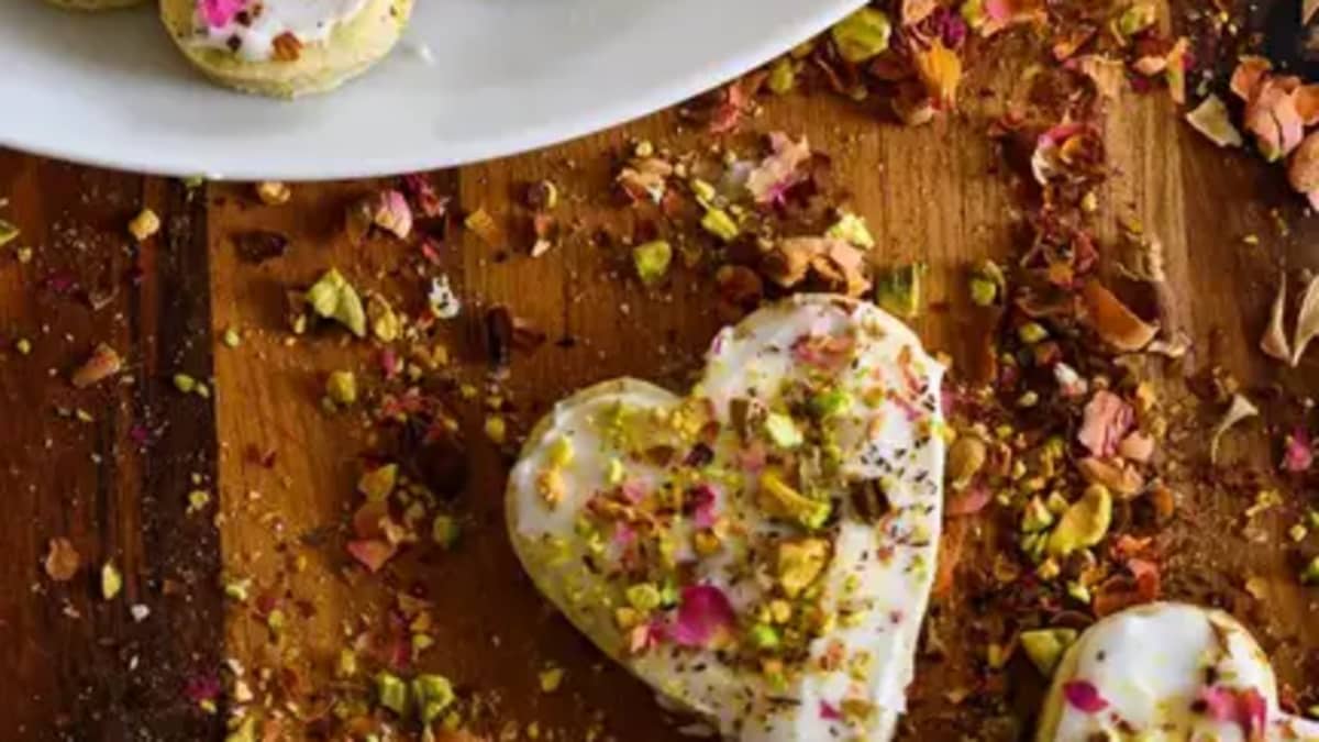 Biscuits sablés à la pistache et rose