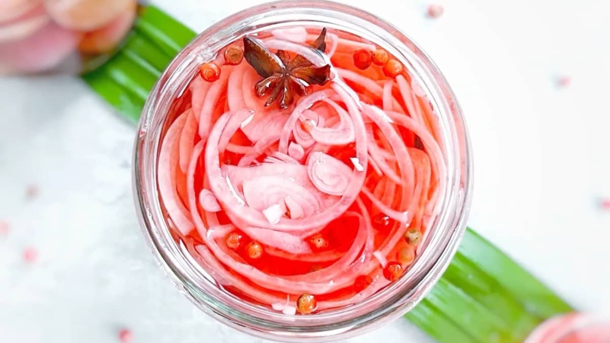 Oignons rouges en pickles