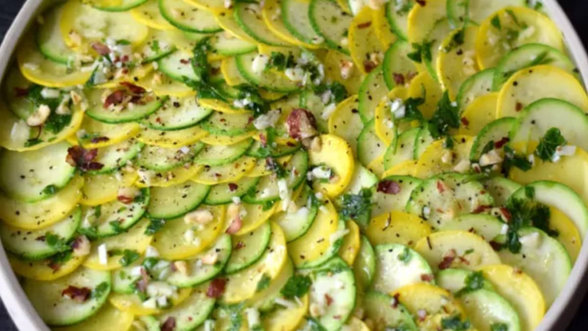 Carpaccio de courgettes aux noisettes