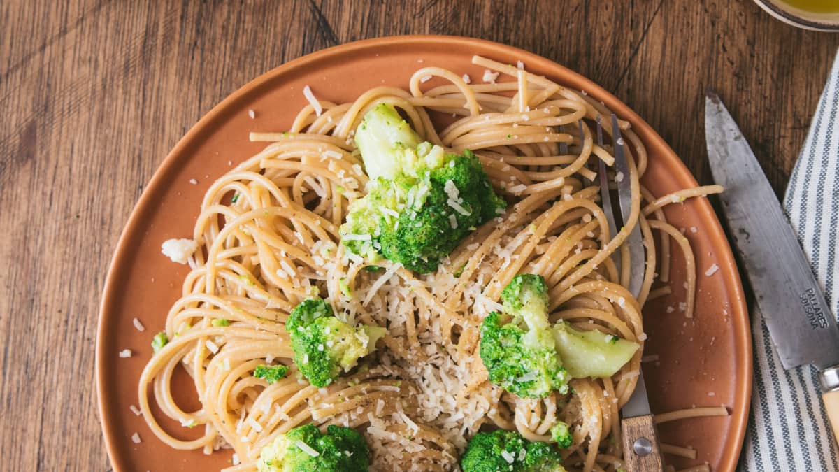Spaghetti aux brocolis et parmesan