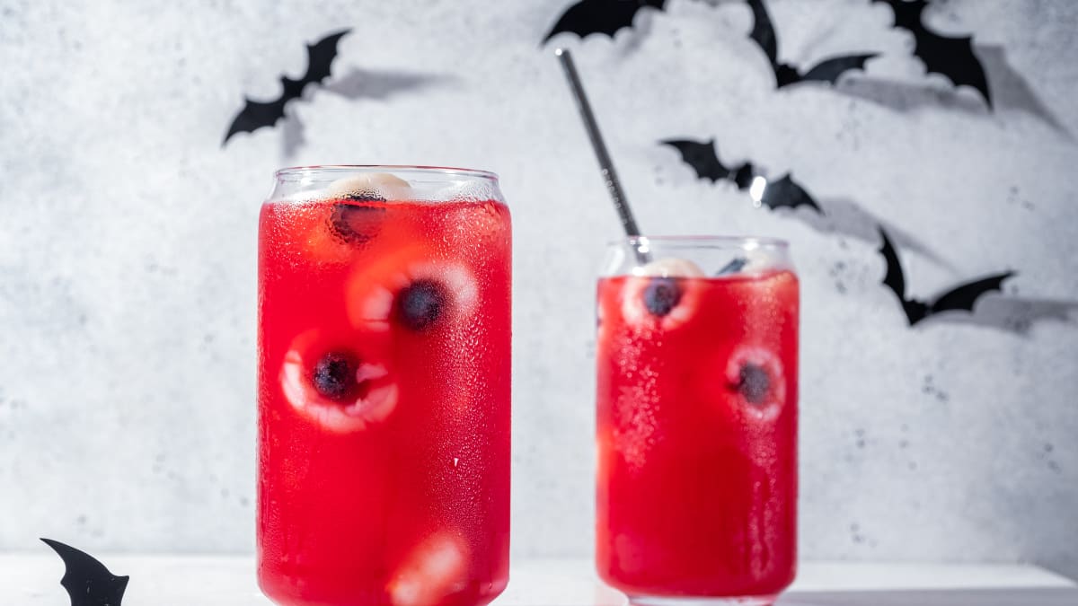 Coktail d'halloween aux litchis et myrtilles