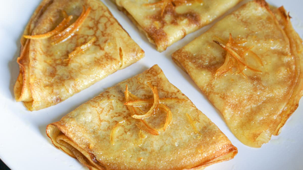 Belles crêpes Suzette prêtes à être déguster
