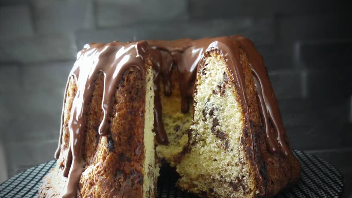 Le kougelhopf aux pépites de chocolat et glaçage