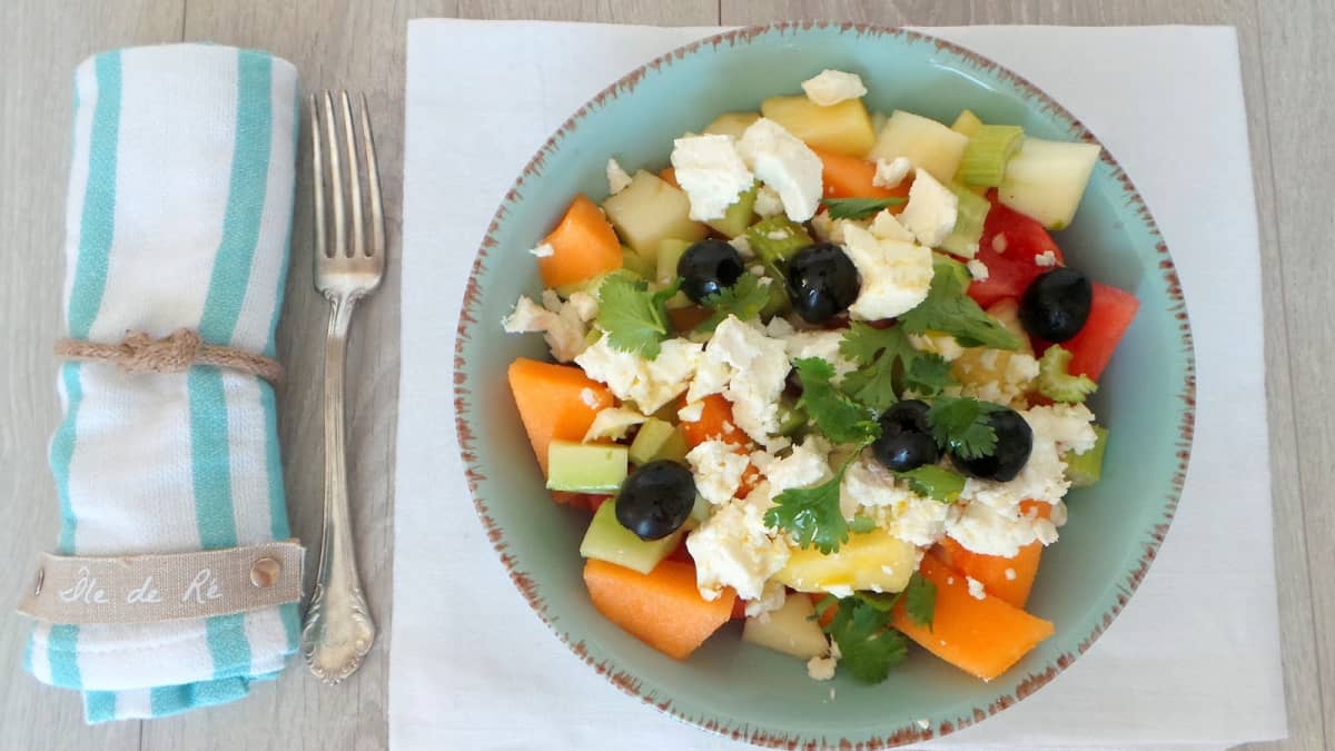 Assiette de salade fraîche pour l'été